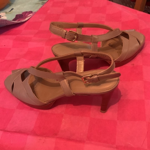 Stuart Weitzman Muted Gold Shimmer Heeled Sandals Shoes Size 7.5 - Picture 4 of 7